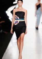 Cinto de cor para vestido preto