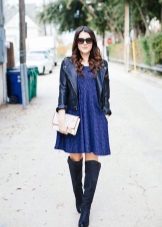 Veste en cuir à une robe courte