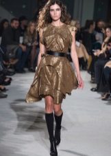 Bottes hautes pour une robe courte