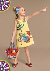 Robe d'été pour fille avec une impression