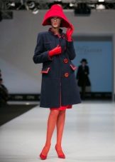 Collants roses à une robe rose