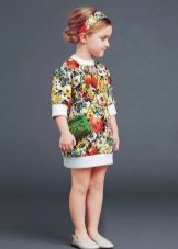 Robe d'été droite pour une fille de 4 ans