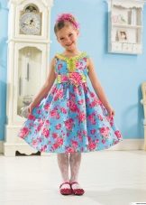 Robe d'été pour une fille de fleur