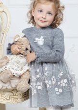 Robe élégante pour fille à tricoter