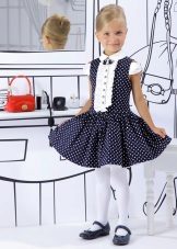 Elégante robe bleue à pois blancs pour fille