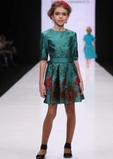 Robe élégante pour fille courte avec un imprimé de fleurs