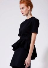 robe noire du pied de page