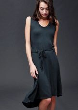 robe noire du pied de page
