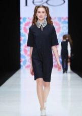 Habillez-vous pour un adolescent à l'école avec un collier