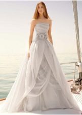 robe en organza décorée de fleurs