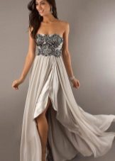robe en satin avec corsage brodé