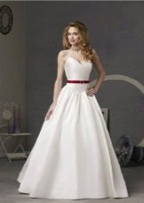 robe en satin avec ceinture gravitationnelle