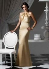 robe de satin doré au sol