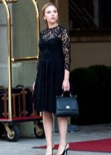 Robe de bureau en dentelle
