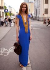 Collier à la robe de la boîte bleue