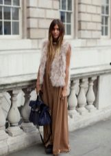 Gilet à la robe beige