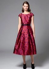 Accessoires noirs pour robe évasée midi