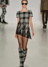 Bottes cellulaires pour une robe dans une cage