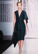 Sapatos azuis para o vestido verde