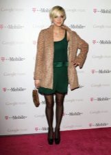  Vestido verde com estampa de leopardo