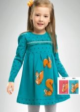 Robe tricotée pour les filles à la maternelle