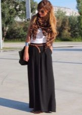 Longue demi-jupe noire - look décontracté