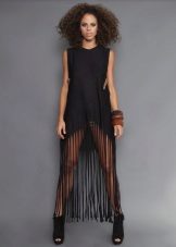 Robe noire avec tissu à franges