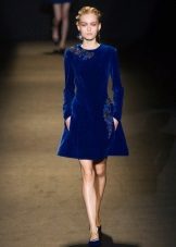 Robe en velours bleu vif