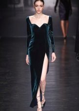 Robe fourreau en velours fendue