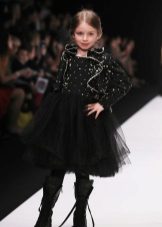 Bolero à une magnifique robe luxuriante pour une fille