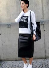 jupe de sport en cuir de taille moyenne