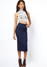 jupe crayon en jean de longueur moyenne