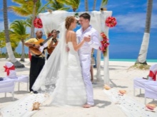 Robe de mariée avec une jupe à plusieurs niveaux