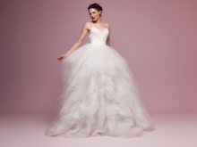 Magnifique robe de mariée à la mode