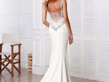 Robe de mariée avec srpina semi-nude