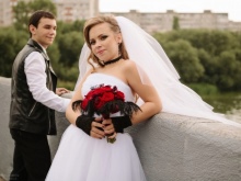 Robe de mariée avec accessoires noirs