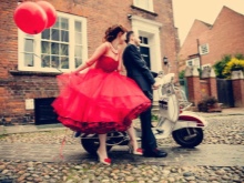 Robe rouge dans le style rock