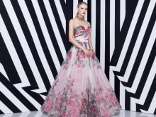 Robe rose à fleurs lilas