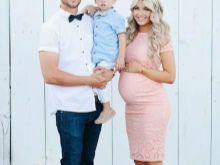 Pink dress with short sleeves for pregnant women