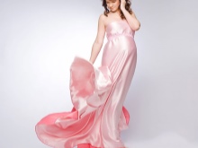 Dress with open shoulders for pregnant
