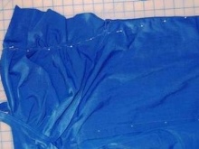 Varrni a ruhát egy férfi ingről