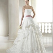 Robe de mariée longue dans le style d'une princesse 2015 avec une coupe complexe