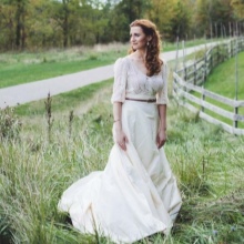 Une robe de mariée rustique à manches