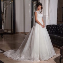 Robe de mariée magnifique de Crystal Design