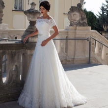 Robe de mariée en cristal avec dentelle