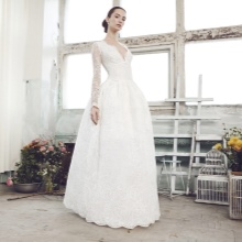 Robe de mariée magnifique avec un décolleté profond