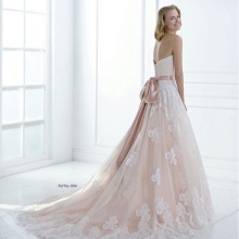 Robe de mariée avec décolleté