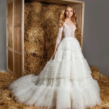 Zuhair Murad 2015 tavaszi-nyári gyűjteményéből nagyon teljes szoknyával rendelkező esküvői ruha