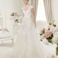 Az Elie Saab 2014-es gyűjteményéből származó esküvői ruha zárva volt