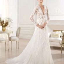 Esküvői ruha a 2014-es kollekcióból, Elie Saab mély nyakkivágással